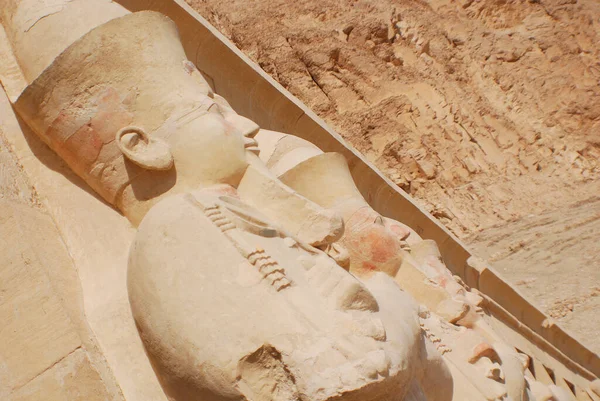 Deir Bahri Egypt 2008年 エジプトの女王ハトシェプスト エジプトのDeir Bahriにある彼女の霊廟で女性ファラオ — ストック写真