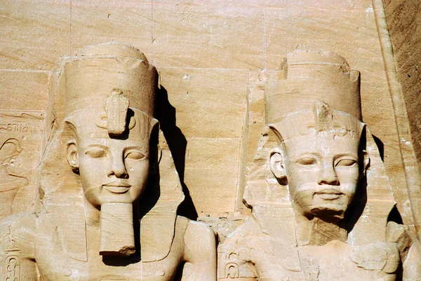 Templos Abu Simbel São Dois Enormes Templos Rochosos Perto Fronteira — Fotografia de Stock