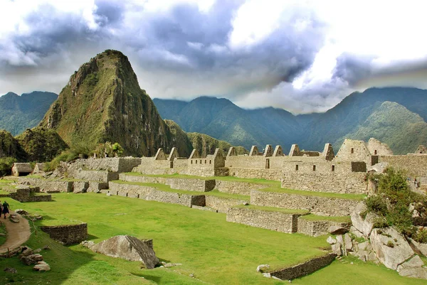 马丘比丘 Machu Picchu Quechua 马丘比丘古峰 Machu Pikchu Old Peak 是一座15世纪前哥伦比亚时期的印加人遗址 — 图库照片