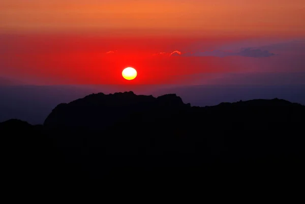Desierto Puesta Sol Sobre Las Montañas Valle Del Ron Wadi —  Fotos de Stock
