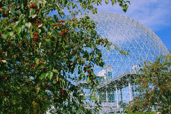 Montreal, Kanada - 25 Ağustos - Biyosfer Montreal 'de çevreye adanmış bir müzedir. Parc Jean-Drapeau 'da, Birleşik Devletler' in eski pavyonunda, 08: 25 Montreal, Kanada