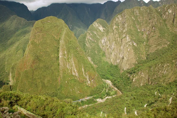 马丘比丘 Machu Picchu Quechua 马丘比丘古峰 Machu Pikchu Old Peak 是一座15世纪前哥伦比亚时期的印加人遗址 — 图库照片