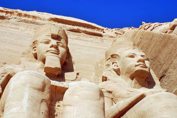 Templos Abu Simbel São Dois Enormes Templos Rochosos Perto Fronteira — Fotografia de Stock