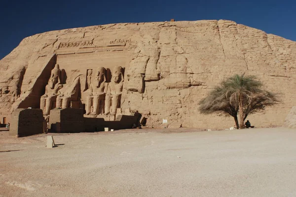 拉姆西斯二世国王的阿布辛贝尔神庙 古埃及法老艺术和建筑的杰作 — 图库照片