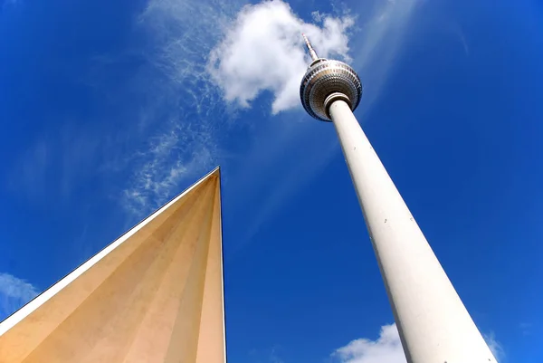 Berlin Tyskland Maj Fernsehturm Tornet Ligger Alexanderplatz Berlin Tyskland Den — Stockfoto