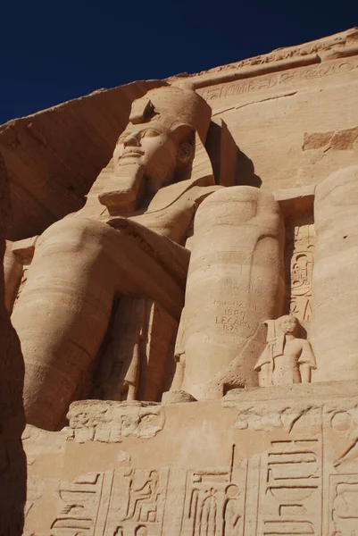 Abu Simbel 2008年11月25日 辛贝尔神庙是埃及南部努比亚阿布 辛贝尔的两座大型岩石寺庙 该建筑群是联合国教科文组织世界遗产 努比亚纪念碑 的一部分 — 图库照片