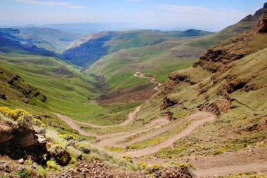 Lesotho, resmi olarak Lesotho Krallığı, Güney Afrika Cumhuriyeti ile çevrili denize kıyısı olmayan bir ülkedir.