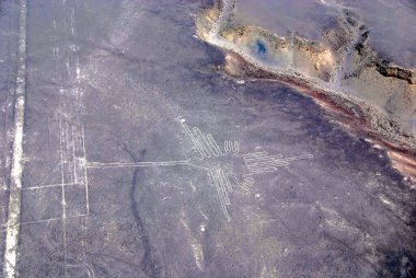 Nazca Çizgileri, Güney Peru 'daki Nazca Çölü' nde bulunan antik geoglifler serisidir. 1994 yılında UNESCO Dünya Mirasları Listesi olarak belirlendi. Yüksek, kurak plato Nazca kasabaları arasında 80 kilometreden fazla (50 metre) uzanır. 