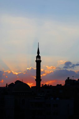 Ürdün, Amman 'da bir caminin silueti