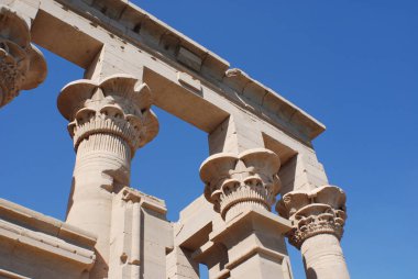PHILEA TEMPLE, EGYPT - 23 Kasım: Kompleks UNESCO projesi sırasında 23 Kasım 2008 'de Aswan Barajı' nın inşası nedeniyle söküldü ve yakınlardaki Agilkia Adası 'na taşındı.