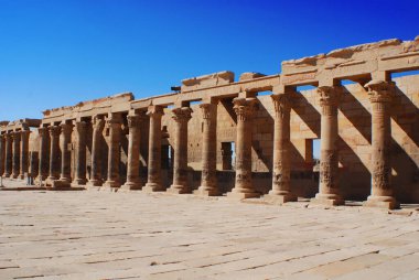 PHILEA TEMPLE, EGYPT - 23 Kasım: Kompleks UNESCO projesi sırasında 23 Kasım 2008 'de Aswan Barajı' nın inşası nedeniyle söküldü ve yakınlardaki Agilkia Adası 'na taşındı. 
