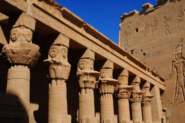 PHILEA TEMPLE, EGYPT - 23 Kasım: Kompleks UNESCO projesi sırasında 23 Kasım 2008 'de Aswan Barajı' nın inşası nedeniyle söküldü ve yakınlardaki Agilkia Adası 'na taşındı. 