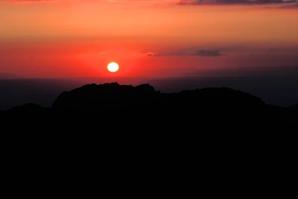 Desierto Puesta Sol Sobre Las Montañas Valle Del Ron Wadi —  Fotos de Stock