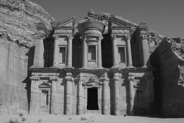 Deir Lub Deir Klasztor Monumentalny Budynek Wyrzeźbiony Skały Starożytnym Jordańskim — Zdjęcie stockowe