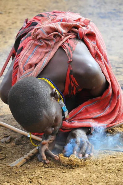 Amboseli Kenia Okt Portrait Unbekannter Junger Massai Krieger Zeigt Gästen — Stockfoto