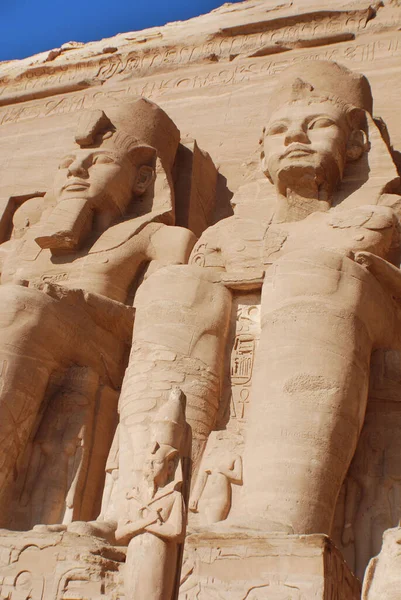 Templos Abu Simbel São Dois Enormes Templos Rochosos Perto Fronteira — Fotografia de Stock