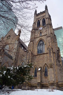 MONTREAL QUEBEC CANADA 03 24 2020: St. George 's Anglikan Kilisesi, İngiltere' nin koruyucu azizi, 1990 'da Kanada Ulusal Tarih Bölgesi seçildi.