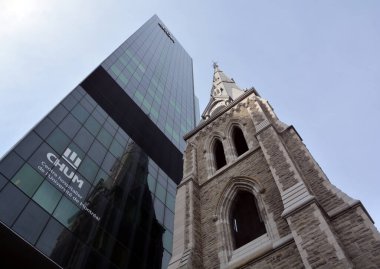 MONTREAL QUEBEC CANADA 03 24 2020: St. George 's Anglikan Kilisesi, İngiltere' nin koruyucu azizi, 1990 'da Kanada Ulusal Tarih Bölgesi seçildi.