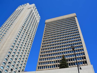 MONTREAL QUEBEC CANADA - 04 07 2020: Montreal şehir merkezi ve Giants gökdelenleri 1250 Rene-Levesque, La Tour IBM-Maraton Kuleleri olarak da bilinir.