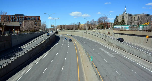 Montreal Quebec Canada 2020 Autostrada Decarie Prawie Pusta Bez Ruchu — Zdjęcie stockowe