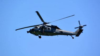 SAN DIEGO CA USA - APRIL 09 2015: Helikopter Deniz Muharebe Filosu (HSC) 3, San Diego 'daki Donanma Hava Üssü Kuzey Adası' ndaki en gelişmiş helikopterlerden biriyle çalışıyor.