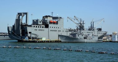 SAN DIEGO CA USA - 2009 Nisan 2015: Yerel halkın 32. Cadde Donanma İstasyonu olarak adlandırdığı Donanma Üssü, ABD Donanması 'nın en büyük üssüdür ve San Diego' da yer almaktadır.