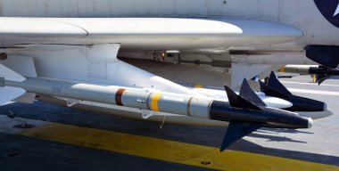 SAN DIEGO, CALIFORNIA USA - 04 8 2015: High Velocity Aircraft Rocket, veya HVAR, veya Holy Moses 2..