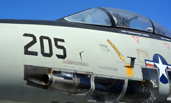 Военный Самолет Фоне Неба — стоковое фото