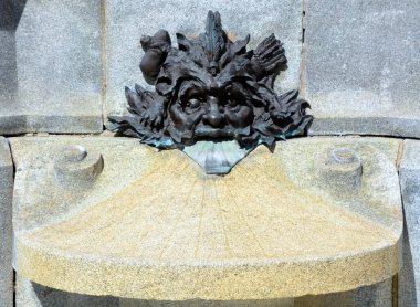 MONTREAL QUEBEC CANADA - 04 16 2020: Montreal 'in ilk valisi Paul de Chomedey' in heykelinin detayları. Eski Montreal 'in tarihi bölgesinde Notre-Dame Bazilikasının önünde.