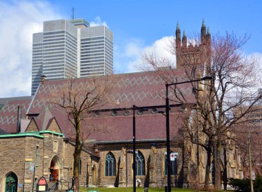 MONTREAL QUEBEC CANADA - 03: 24 2020: St. George 's Anglikan Kilisesi İngiltere' nin koruyucu azizi seçildi 1990 'da Kanada Ulusal Tarih Sitesi ve Place Villle Marie Binası olarak belirlendi