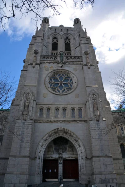 Montreal Quebec Canada 2020 位于Youville区的Bell Tower Alphonse Ligouri教区建于1910年 教区献给神圣救赎者会的缔造者 — 图库照片