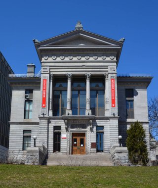 MONTREAL QUEBEC CANADA - 04 23 2020: Redpath Museum, McGill Üniversitesi 'ne ait bir doğa tarihi müzesidir. Şeker baronu Peter Redpath 'in hediyesi olarak 1882' de inşa edildi.