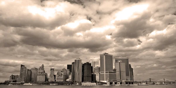 高層ビルのあるニューヨーク市のスカイライン アメリカ — ストック写真