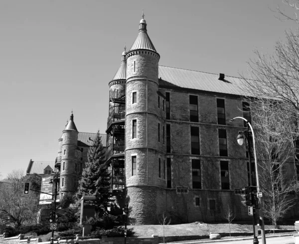 モントリオールケベックカナダ 2020年 ホームレスのためのCovid 19隔離ユニットに変換された有名な場所であるロイヤルビクトリア病院の古い建築部分 — ストック写真
