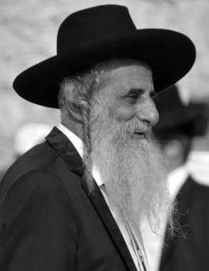 JERUSALEM ISRAEL - 26 10 16: Yahudi hasidik duası bir Batı Duvarı, Ağlama Duvarı Ağlama Yeri eski Kudüs 'te antik bir kireçtaşı duvardır. Büyük Herod 'dan İkinci Yahudi Tapınağı