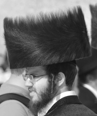 JERUSALEM ISRAEL - 26 10 16: Yahudi hasidik duası bir Batı Duvarı, Ağlama Duvarı Ağlama Yeri eski Kudüs 'te antik bir kireçtaşı duvardır. Büyük Herod 'dan İkinci Yahudi Tapınağı