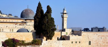 JERUSALEM ISRAEL - 26 10 16: Kudüs duvarı ve El-Aksa Camii, El-Aksa ve Bayt el-Mukaddas olarak da bilinir, Sünni İslam 'ın üçüncü kutsal yeridir..