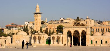 JERUSALEM ISRAEL - 26 11 16: Ashrafiyya tapınak dağının batı ve kuzey tarafları çoğunlukla Kur 'an okulları ve Mameluke döneminin diğer dini organlarıyla çevrilidir.