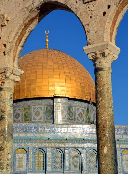 JERUSALEM ISRAEL - 23 10 16: tapınak dağı olarak bilinen Kudüs 'ün Kudüs' teki asil mabedi, dünyanın en önemli dini yerlerinden biridir..