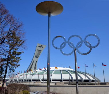 Montreal, Kanada - 05 07 2020. Montreal Olimpiyat Stadyumu Kulesi. Dünyanın en yüksek eğimli kulesi. Olimpiyat turu 175 metre uzunluğunda ve 45 derecelik açıyla yapılıyor.
