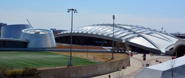 MONTREAL QUEBEC CANADA - 15 Temmuz 2016: Biyodome, ziyaretçilere Amerika 'nın dört ekosistemini göstermektedir. Bina 1976 Olimpiyat Oyunları için bir velodrom olarak inşa edildi.