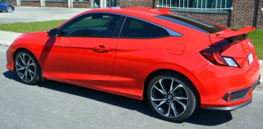 MONTREAL QUEBEC CANADA - 05 12 2020: Civic, Honda tarafından üretilen bir otomobil serisidir. Başlangıçta bir alt kompakt olan Civic, daha büyük ve daha lüks bir yer haline gelerek birkaç nesil boyunca değişimler geçirdi.