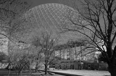 MONTREAL, CANADA - 05 07 2020: Biyosfer Montreal 'de çevreye adanmış bir müzedir. 1967 Dünya Fuarı için ABD 'nin eski pavyonunda bulunan Parc Jean-Drapeau, Expo 67.