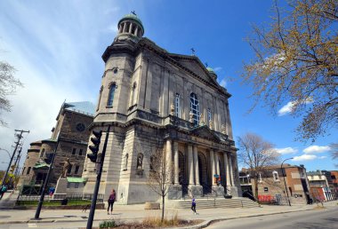 MONTREAL QUEBEC CANADA - OCT 04 2016: Saint-Jean-Baptiste Kilisesi, Montreal 'deki Notre-Dame Bazilikası ve Saint Joseph Oratory' den sonra en büyük Katolik kilisesidir.