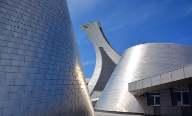 MONTREAL CANADA - 05 07 2020: Yeni Rio Tinto Alcan Gözlemevi ziyaretçilere hayata yeni bir perspektiften bakma şansı verecek, milyonlarca kilometre ötedeki Olimpiyat kulesi ve olimpiyat stadyumu kulesi