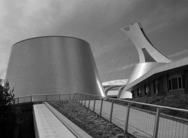 MONTREAL CANADA - 05 07 2020: Yeni Rio Tinto Alcan Gözlemevi ziyaretçilere hayata yeni bir perspektiften bakma şansı verecek, milyonlarca kilometre ötedeki Olimpiyat kulesi ve olimpiyat stadyumu kulesi