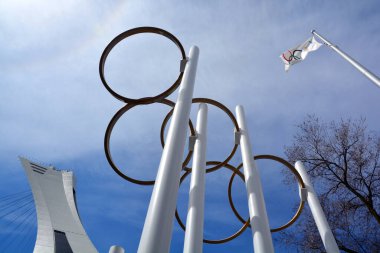 MONTREAL CANADA - 05 07 2020: Yeni Rio Tinto Alcan Gözlemevi ziyaretçilere hayata yeni bir perspektiften bakma şansı verecek, milyonlarca kilometre ötedeki Olimpiyat kulesi ve olimpiyat stadyumu kulesi 