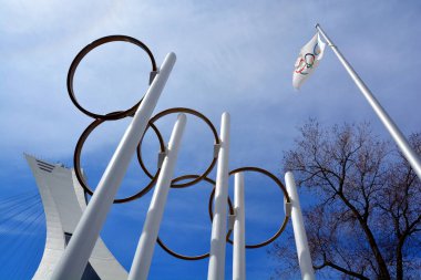 Montreal, Kanada - 05 07 2020. Montreal Olimpiyat Stadyumu Kulesi. Dünyanın en yüksek eğimli kulesi. Olimpiyat turu 175 metre uzunluğunda ve 45 derecelik açıyla yapılıyor. 