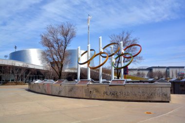 MONTREAL CANADA - 05 07 2020: Yeni Rio Tinto Alcan Gözlemevi ziyaretçilere hayata yeni bir perspektiften bakma şansı verecek, milyonlarca kilometre ötedeki Olimpiyat kulesi ve olimpiyat stadyumu kulesi 