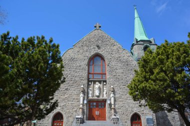 MONTREAL QUEBEC CANADA - 05 07 2020: Kuruluş Saint--de-Verceil Katolik cemaati: 1897. Vercelli Eusebius, Sardinyalı bir piskopostu ve bir aziz olarak kabul edilir. Athanasius 'la birlikte.